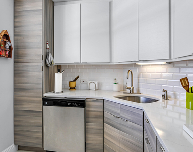 132 Lakeshore Drive - Photo Thumbnail 4