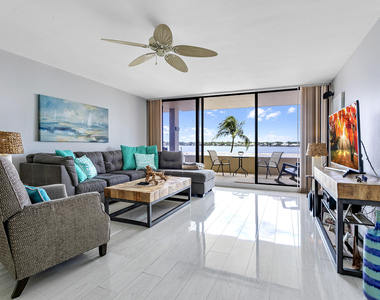 132 Lakeshore Drive - Photo Thumbnail 9
