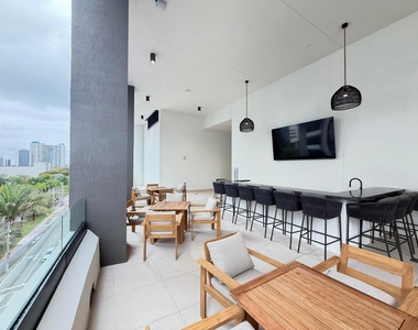 225 N Miami Avenue - Photo Thumbnail 5