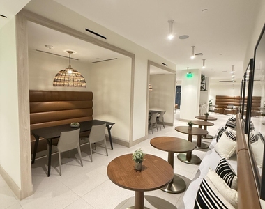 225 N Miami Avenue - Photo Thumbnail 16