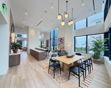 225 N Miami Avenue - Photo Thumbnail 8