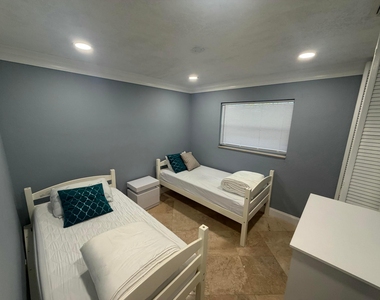 733 Sw 13th Avenue - Photo Thumbnail 13