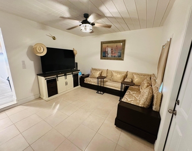 1657 Magnolia Lane - Photo Thumbnail 1