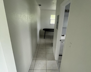 421 Nw 7th Terrace - Photo Thumbnail 5