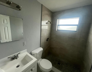 421 Nw 7th Terrace - Photo Thumbnail 4