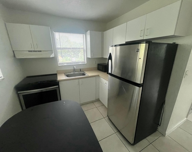 421 Nw 7th Terrace - Photo Thumbnail 3