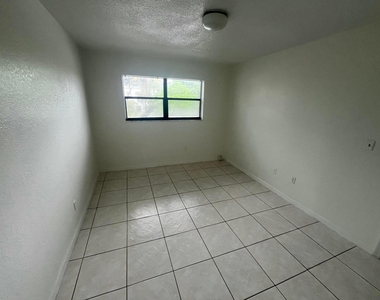 421 Nw 7th Terrace - Photo Thumbnail 1