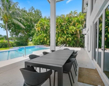 2135 Windsock Way - Photo Thumbnail 25