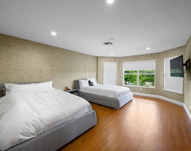 2135 Windsock Way - Photo Thumbnail 22