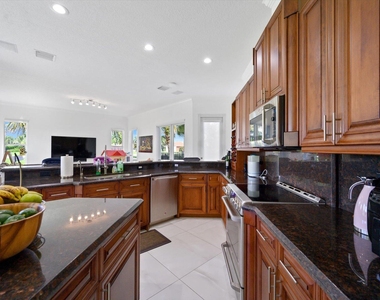 2135 Windsock Way - Photo Thumbnail 21