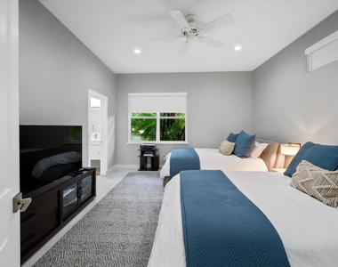 2135 Windsock Way - Photo Thumbnail 16