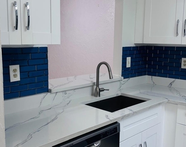 9539 Boca Cove Circle - Photo Thumbnail 2