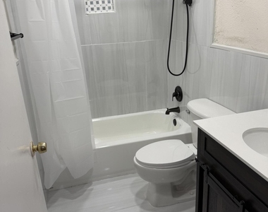 4720 Nw 9th Court - Photo Thumbnail 9