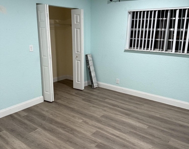 4720 Nw 9th Court - Photo Thumbnail 6