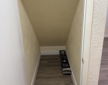4720 Nw 9th Court - Photo Thumbnail 4