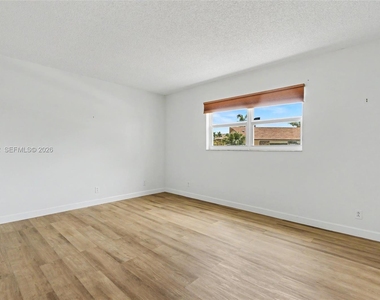 414 Se 10th Street - Photo Thumbnail 20