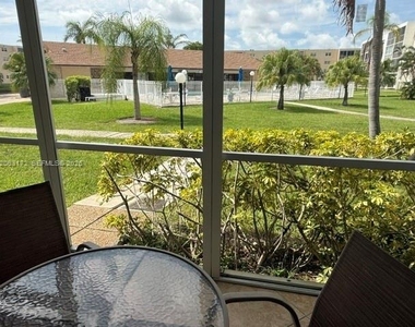 414 Se 10th Street - Photo Thumbnail 2