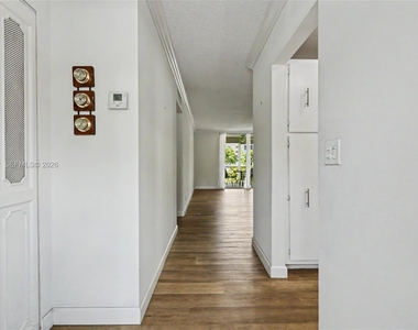 414 Se 10th Street - Photo Thumbnail 5