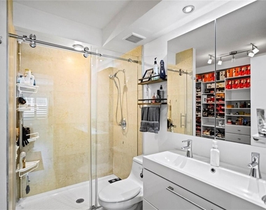 2900 Ne 30th Street - Photo Thumbnail 5