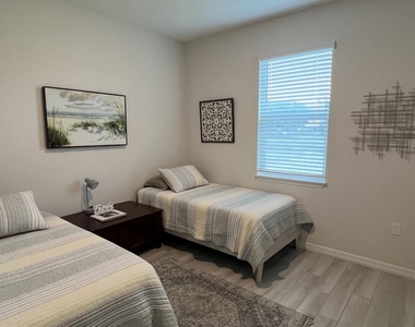 1589 Se Dome Circle - Photo Thumbnail 9