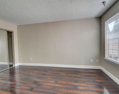 1365 Crystal Way - Photo Thumbnail 24