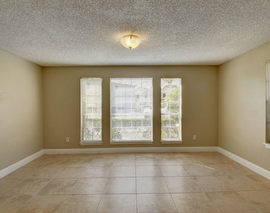 1365 Crystal Way - Photo Thumbnail 11