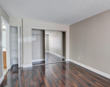 1365 Crystal Way - Photo Thumbnail 25
