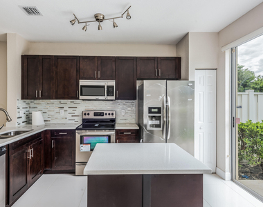 4020 Nw 90th Way - Photo Thumbnail 9