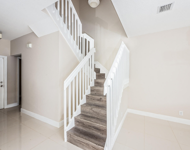 4020 Nw 90th Way - Photo Thumbnail 3