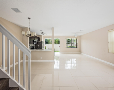 4020 Nw 90th Way - Photo Thumbnail 2