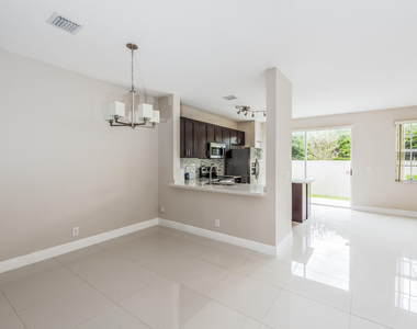 4020 Nw 90th Way - Photo Thumbnail 6