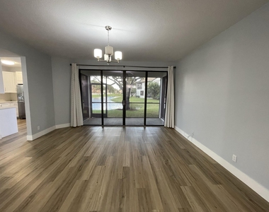 7525 Nw 61st Terrace - Photo Thumbnail 10