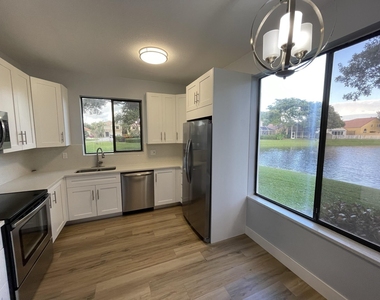 7525 Nw 61st Terrace - Photo Thumbnail 13