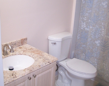 2080 Greenview Shores Boulevard - Photo Thumbnail 10