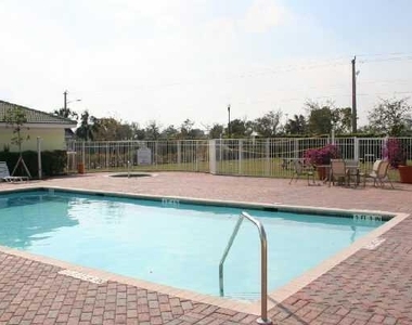 2080 Greenview Shores Boulevard - Photo Thumbnail 13