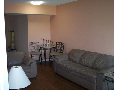 2080 Greenview Shores Boulevard - Photo Thumbnail 2