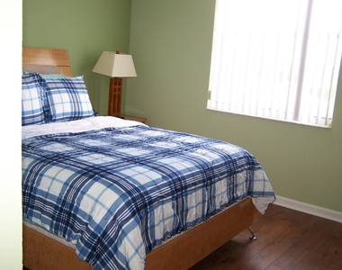 2080 Greenview Shores Boulevard - Photo Thumbnail 7