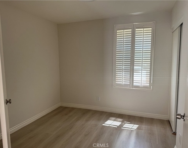 8 Carmel Court - Photo Thumbnail 14