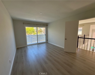 8 Carmel Court - Photo Thumbnail 18