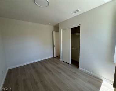 8 Carmel Court - Photo Thumbnail 12