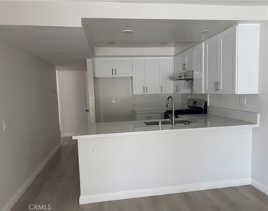 8 Carmel Court - Photo Thumbnail 9