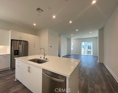 1411 Cara Drive - Photo Thumbnail 4