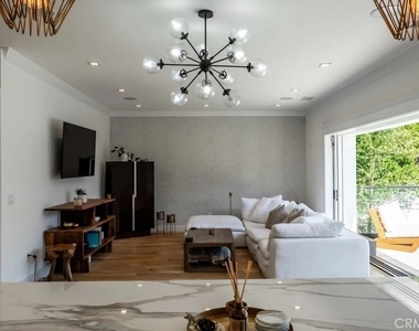 1524 N Sierra Bonita Avenue - Photo Thumbnail 17