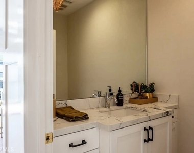 1524 N Sierra Bonita Avenue - Photo Thumbnail 33
