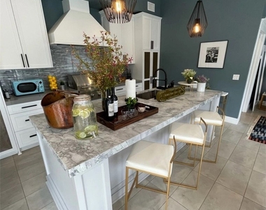 1524 N Sierra Bonita Avenue - Photo Thumbnail 21