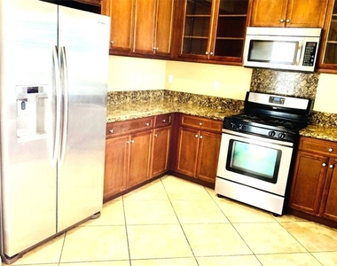 3943 E Spring Hill Court - Photo Thumbnail 3