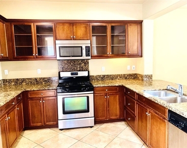 3943 E Spring Hill Court - Photo Thumbnail 5