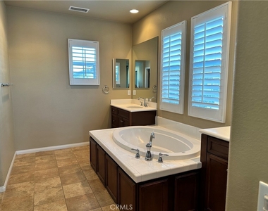 3943 E Spring Hill Court - Photo Thumbnail 14