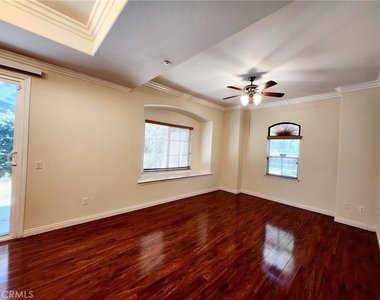 1016 W Huntington Drive - Photo Thumbnail 13