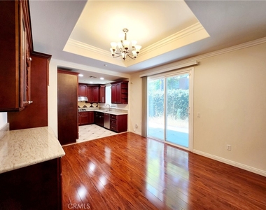 1016 W Huntington Drive - Photo Thumbnail 11